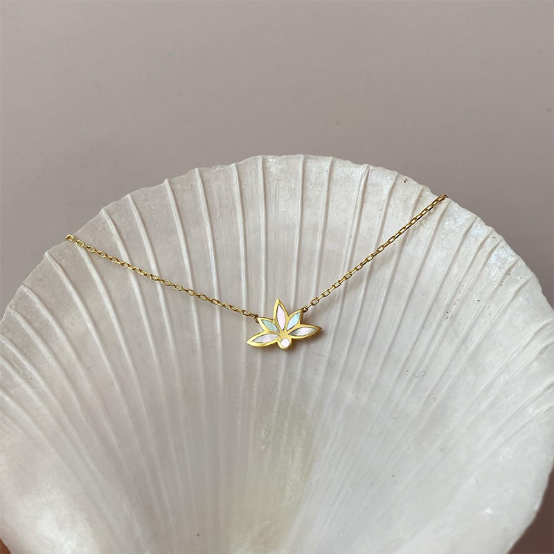 Lotus Kolye