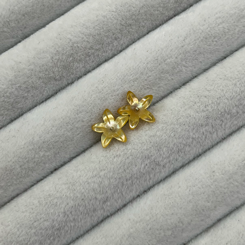 Lily Küpe No 3