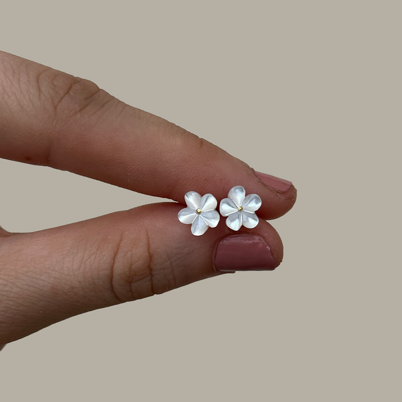 Bellis Küpe