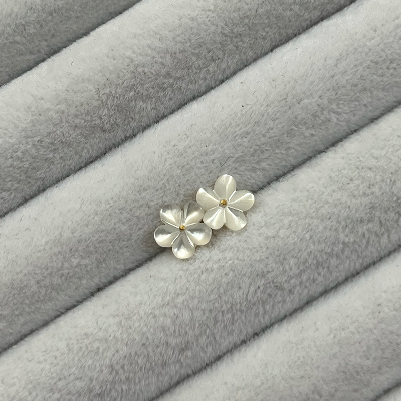 Bellis Küpe