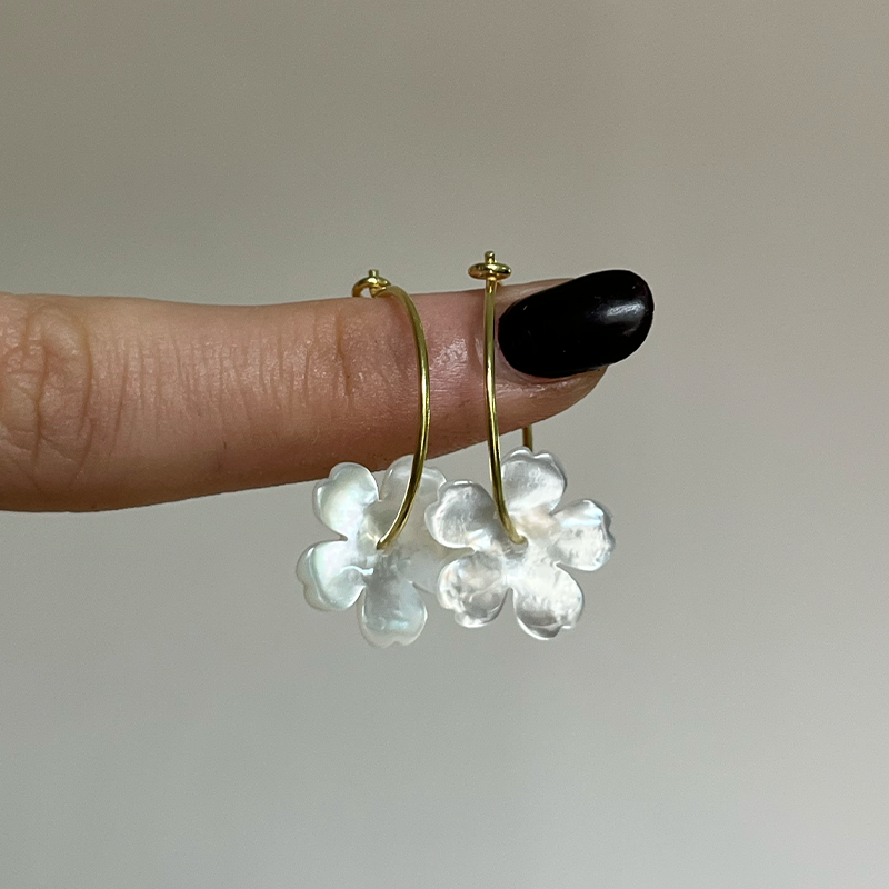 Azalea Küpe