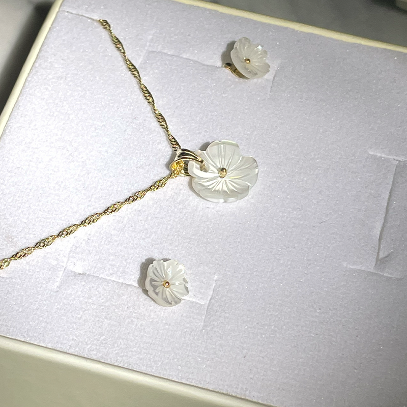 Peony Beyaz Kolye Ve Küpe Set